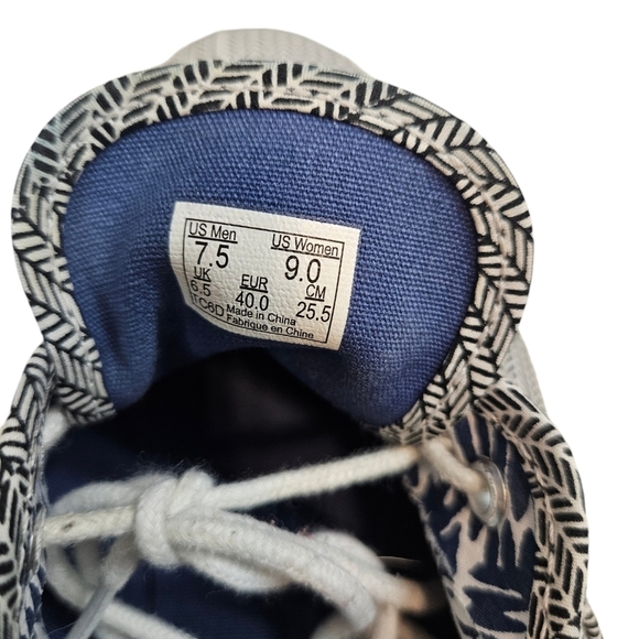 Vans Black & White Mixed Geo Authentic Slim Low Top Sneaker Size 9 Women 7.5 Men - Picture 14 of 16